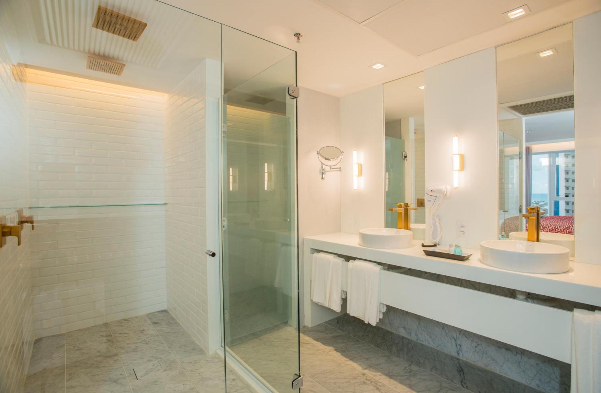 Hotel Luzeiros Recife Cameră foto A shower enclosure